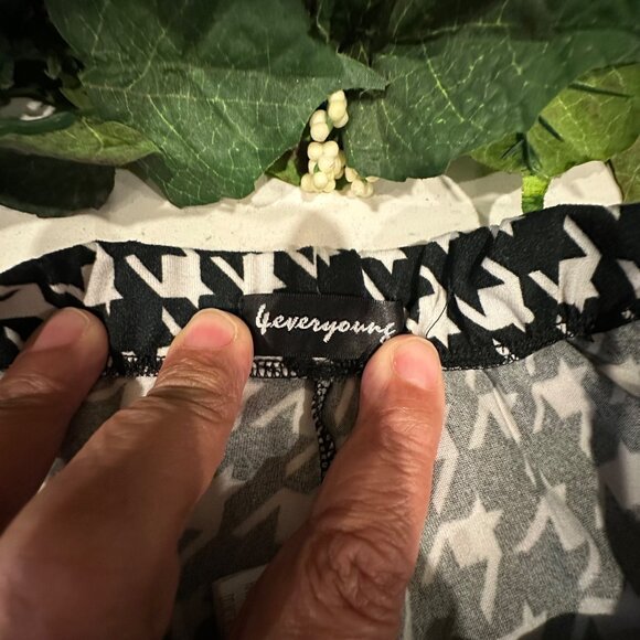 Houndstooth Print Leggings With Faux Leather Side Panels By 4everyoung - Picture 4 of 6